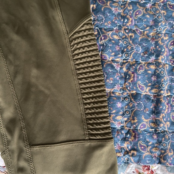 Fabletics Dark Moss High-Waisted Leggings - Picture 4 of 6